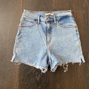 LEVI’S MILE HIGH SHORTS